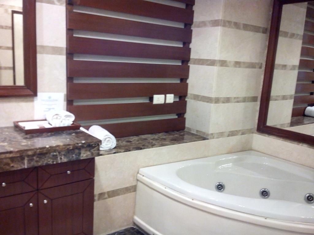 The Ocean Pearl Retreat Hotel New Delhi Exterior photo